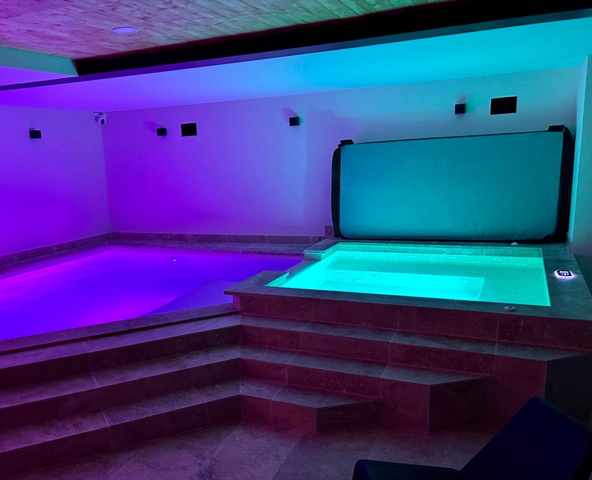 Jolie Cabane Avec Jacuzzi Pour Les Amoureux De La Nature Tullins Exterior foto